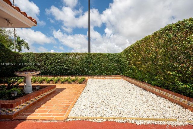 1550 S Greenway Dr, Coral Gables, FL 33134