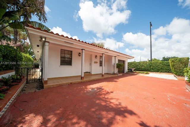 1550 S Greenway Dr, Coral Gables, FL 33134