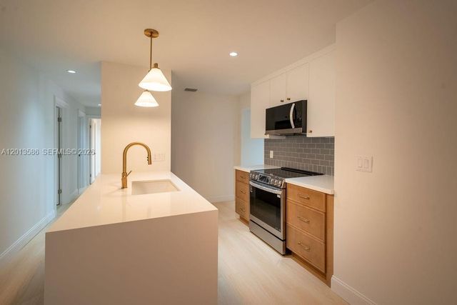 1550 S Greenway Dr, Coral Gables, FL 33134