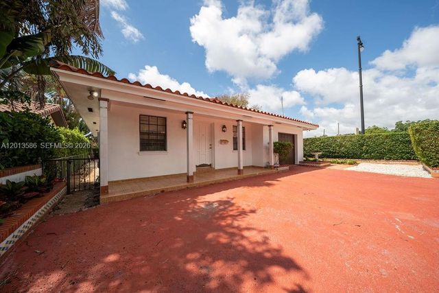 1550 S Greenway Dr, Coral Gables, FL 33134