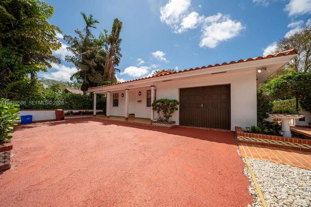 1550 S Greenway Dr, Coral Gables, FL 33134