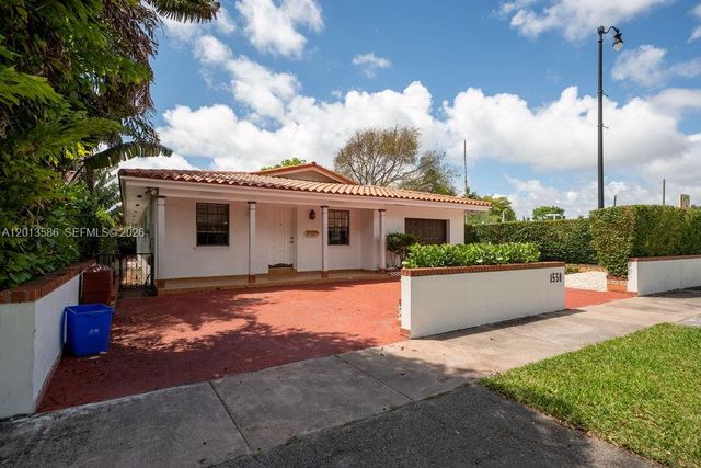 1550 S Greenway Dr, Coral Gables, FL 33134