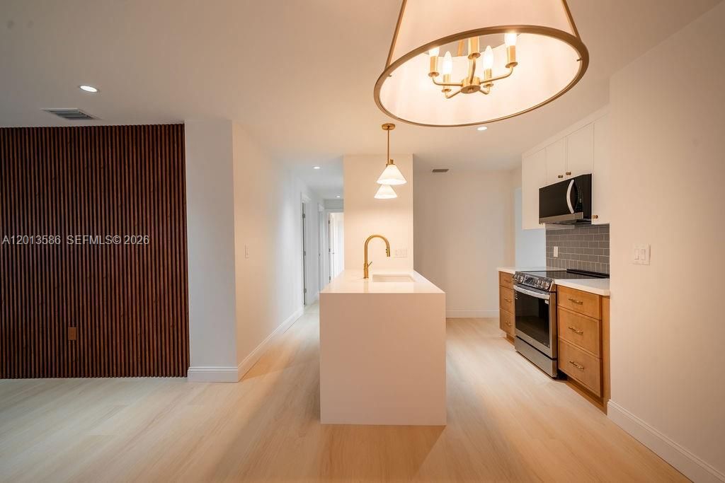 1550 S Greenway Dr, Coral Gables, FL 33134