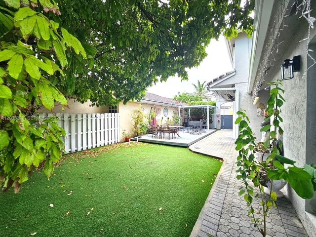 15429 SW 92nd Street, Miami, FL 33196