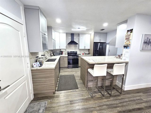 15429 SW 92nd Street, Miami, FL 33196