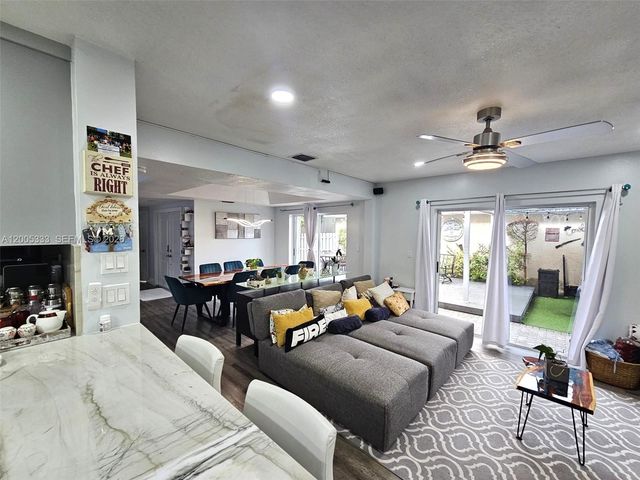 15429 SW 92nd Street, Miami, FL 33196