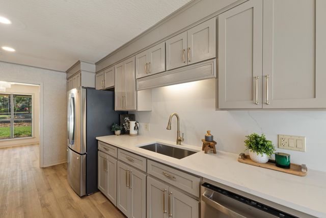 87 Baracuda Dr., Hattiesburg, MS 39402