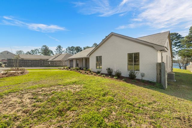 87 Baracuda Dr., Hattiesburg, MS 39402