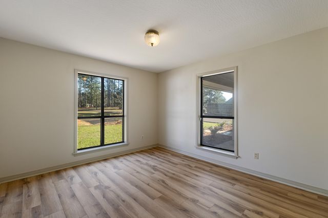 87 Baracuda Dr., Hattiesburg, MS 39402