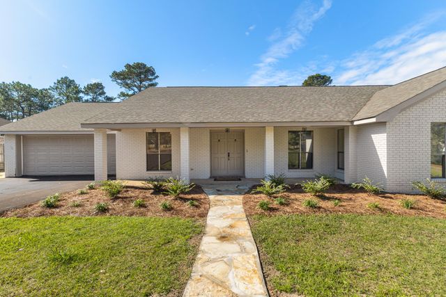 87 Baracuda Dr., Hattiesburg, MS 39402