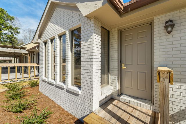 87 Baracuda Dr., Hattiesburg, MS 39402