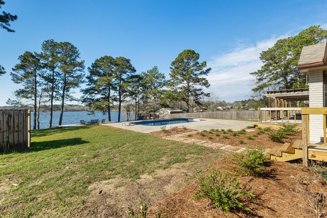 87 Baracuda Dr., Hattiesburg, MS 39402