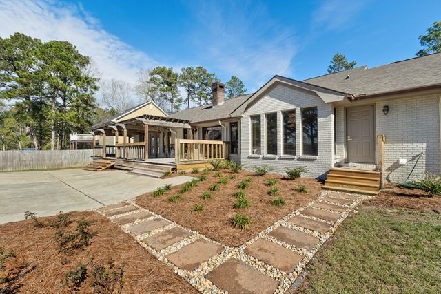 87 Baracuda Dr., Hattiesburg, MS 39402