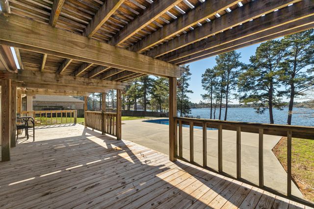 87 Baracuda Dr., Hattiesburg, MS 39402