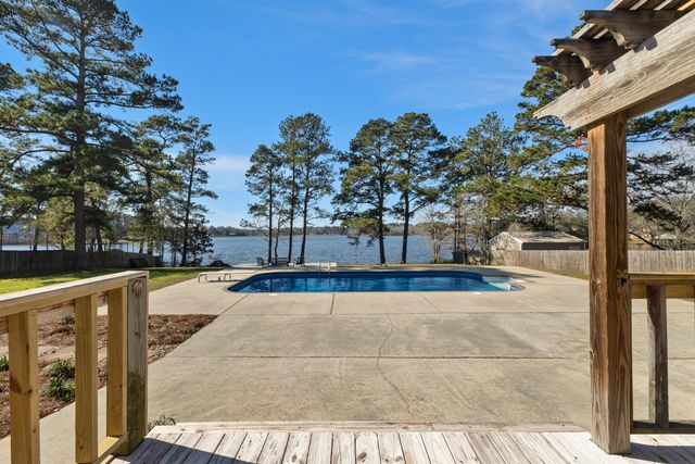 87 Baracuda Dr., Hattiesburg, MS 39402