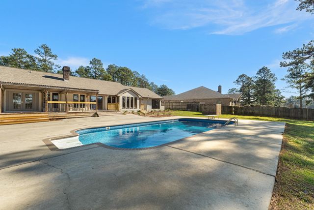 87 Baracuda Dr., Hattiesburg, MS 39402