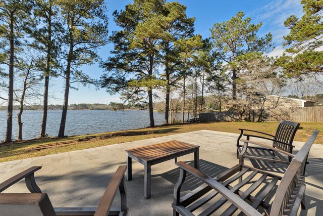 87 Baracuda Dr., Hattiesburg, MS 39402