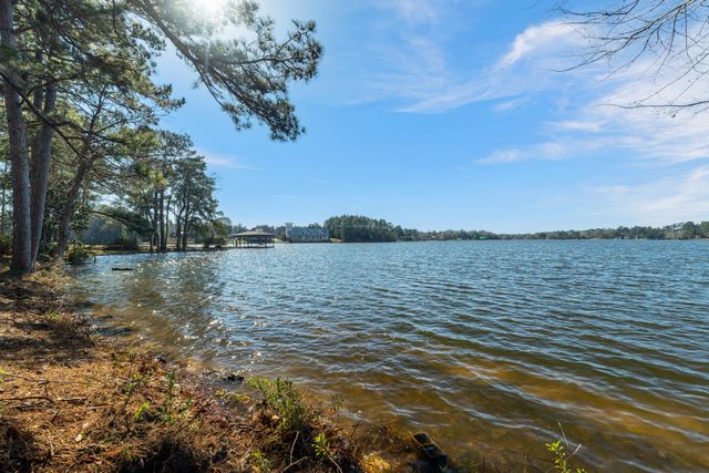 87 Baracuda Dr., Hattiesburg, MS 39402