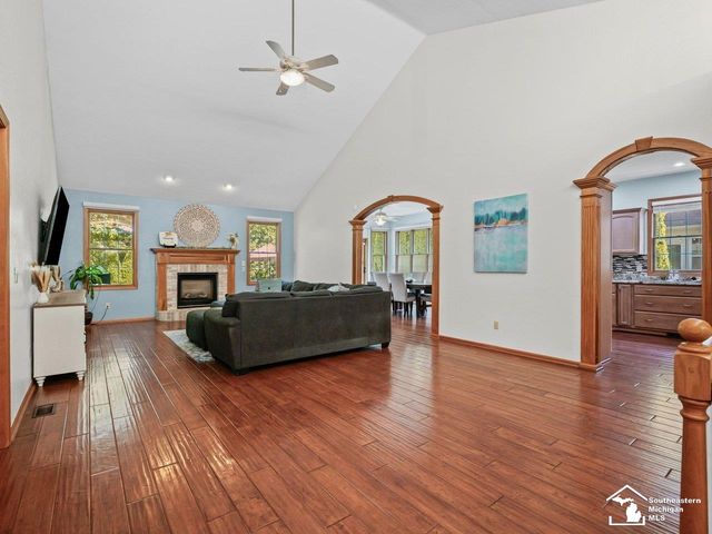3498 Quail Hollow Drive, Lambertville, MI 48144