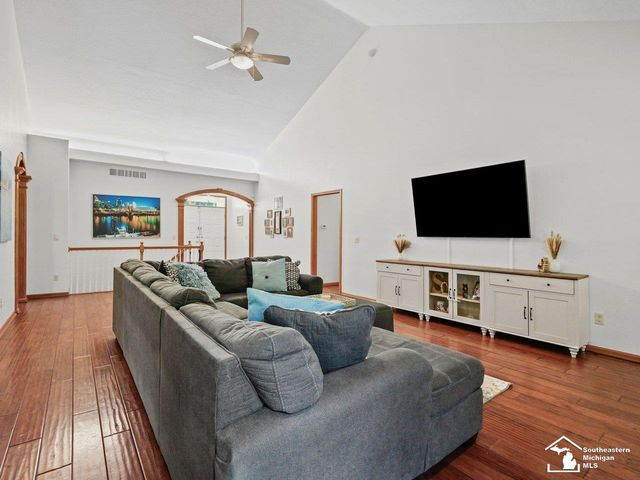 3498 Quail Hollow Drive, Lambertville, MI 48144
