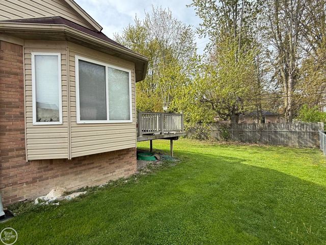 51819 Kings Pointe Drive, New Baltimore, MI 48047