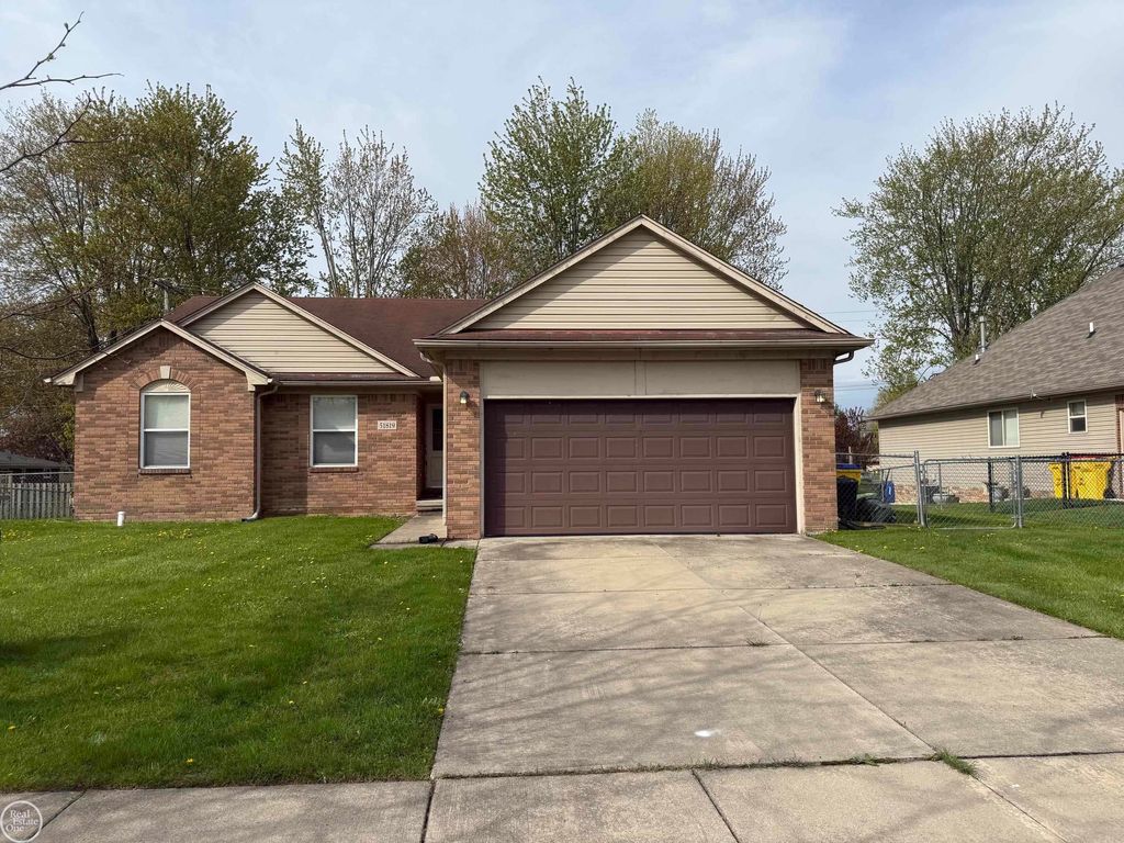 51819 Kings Pointe Drive, New Baltimore, MI 48047