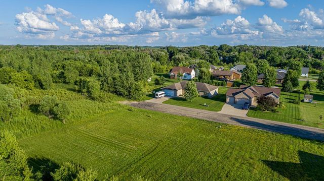 2402 Haddonstone Lane NE, Owatonna, MN 55060