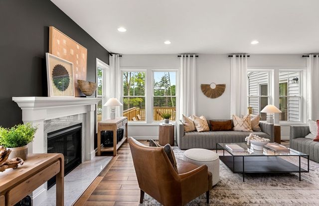 16 Lloyd Circle 30, Norton, MA 02766