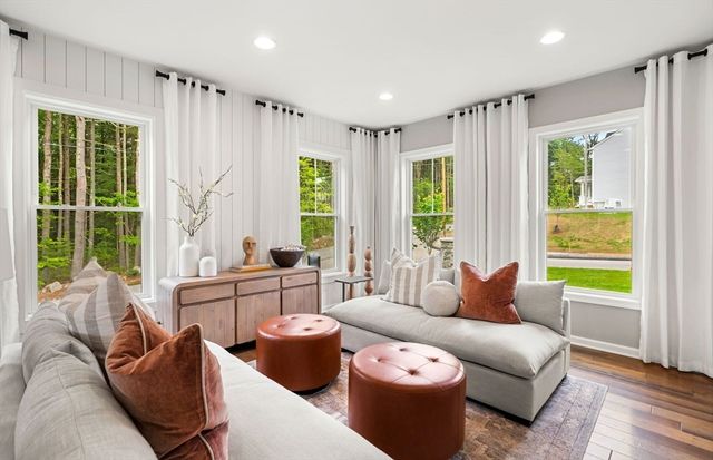 16 Lloyd Circle 30, Norton, MA 02766