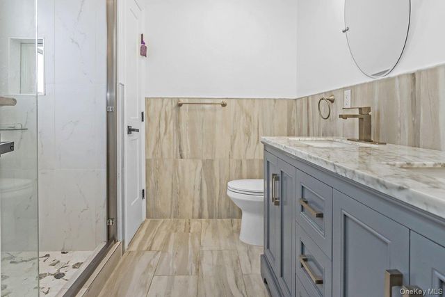 7 Sebree Place, Plainview, NY 11803