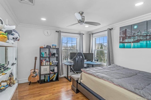 7 Sebree Place, Plainview, NY 11803