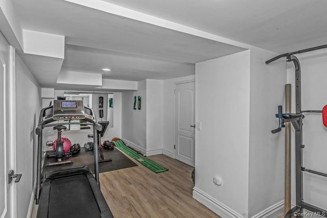 7 Sebree Place, Plainview, NY 11803