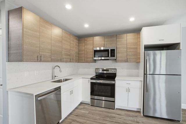 632 Centre St 301, Boston, MA 02139