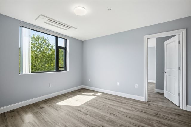 632 Centre St 301, Boston, MA 02139