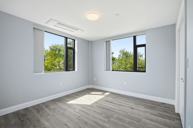 632 Centre St 301, Boston, MA 02139