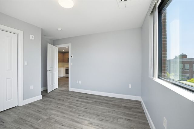 632 Centre St 301, Boston, MA 02139