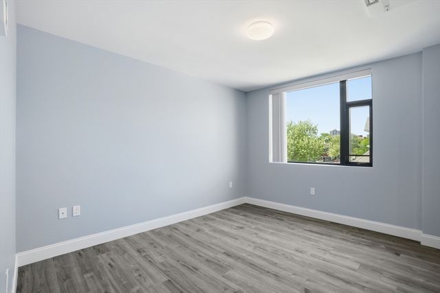632 Centre St 301, Boston, MA 02139