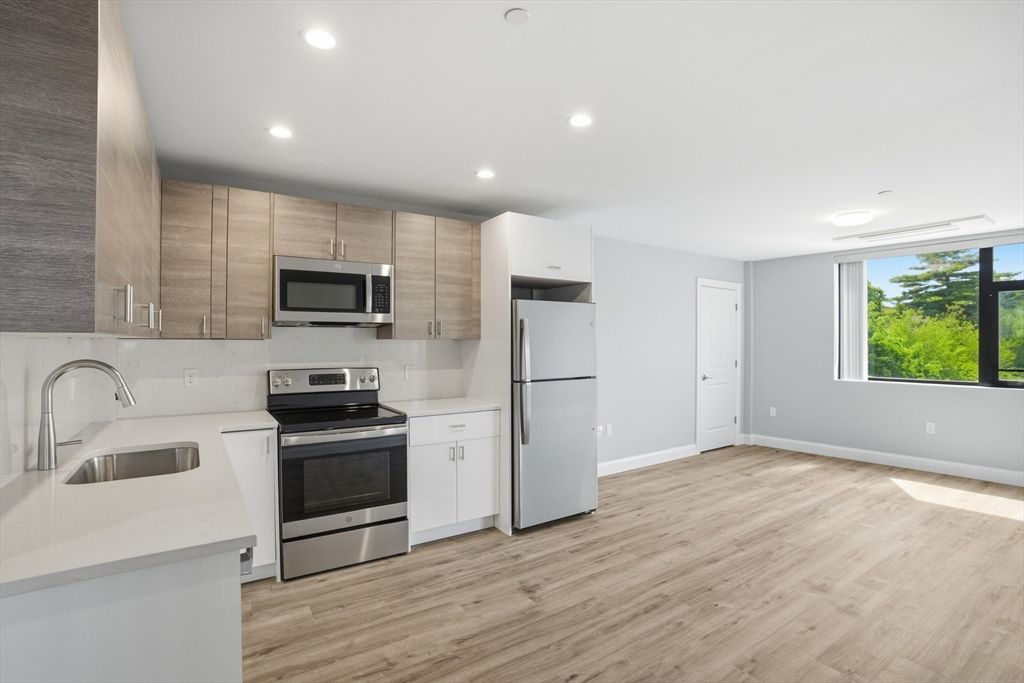 632 Centre St 301, Boston, MA 02139