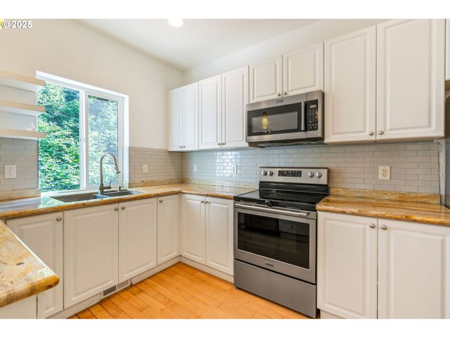 5782 Ne CANARD Ct, Hillsboro, OR 97124