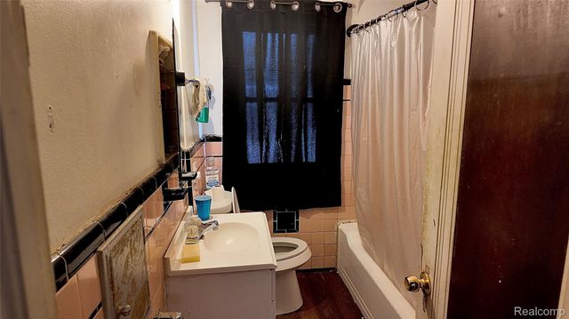 17300 Chapel Street, Detroit, MI 48219