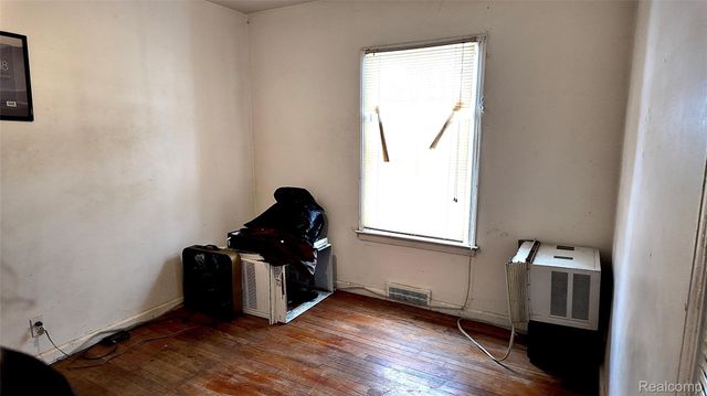 17300 Chapel Street, Detroit, MI 48219