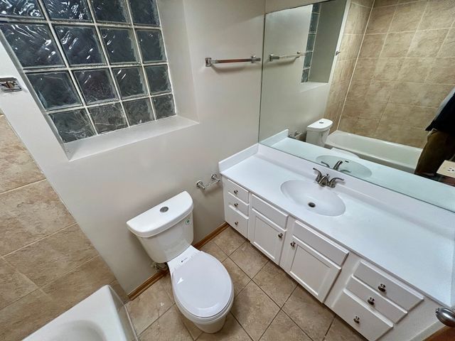 5644 S Prairie Avenue, Chicago, IL 60637