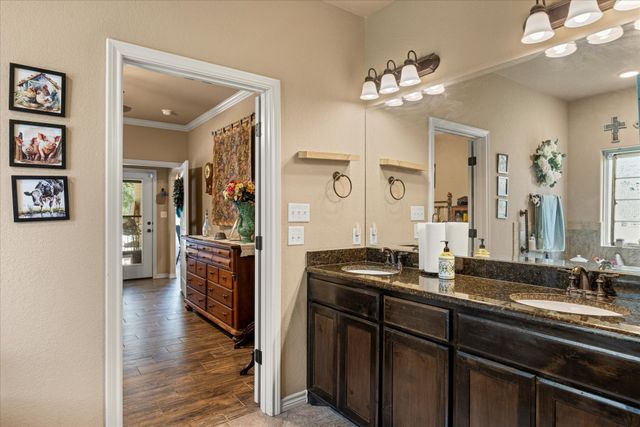 1401 Lauren Lane, Granbury, TX 76048