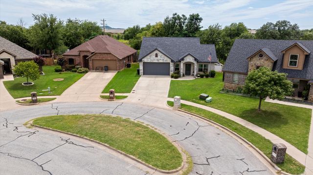 1401 Lauren Lane, Granbury, TX 76048