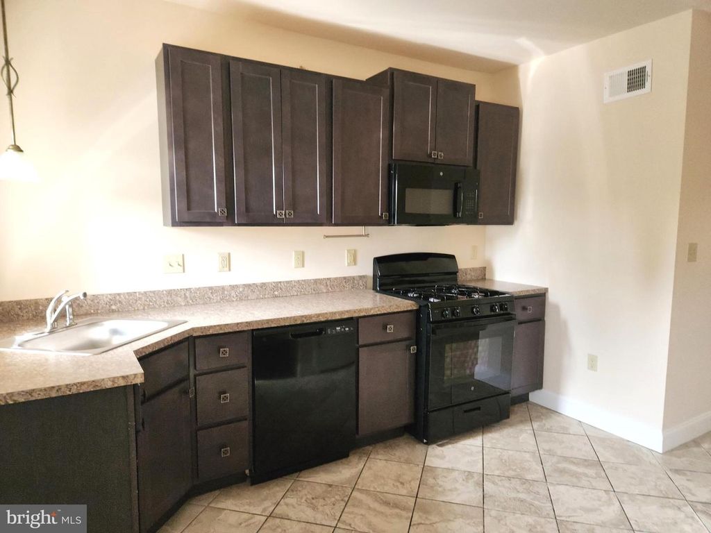 2827 W MULBERRY ST, Baltimore, MD 21223