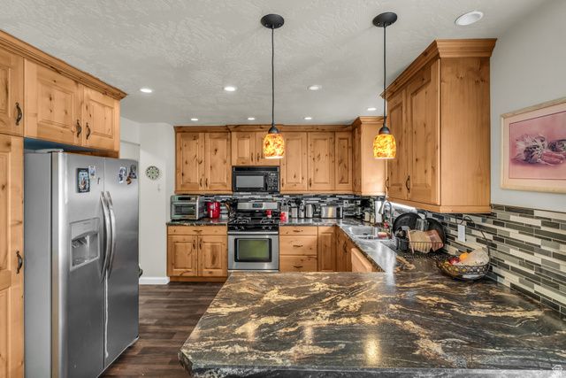 104 S SANTA RITA PL, West Jordan, UT 84088