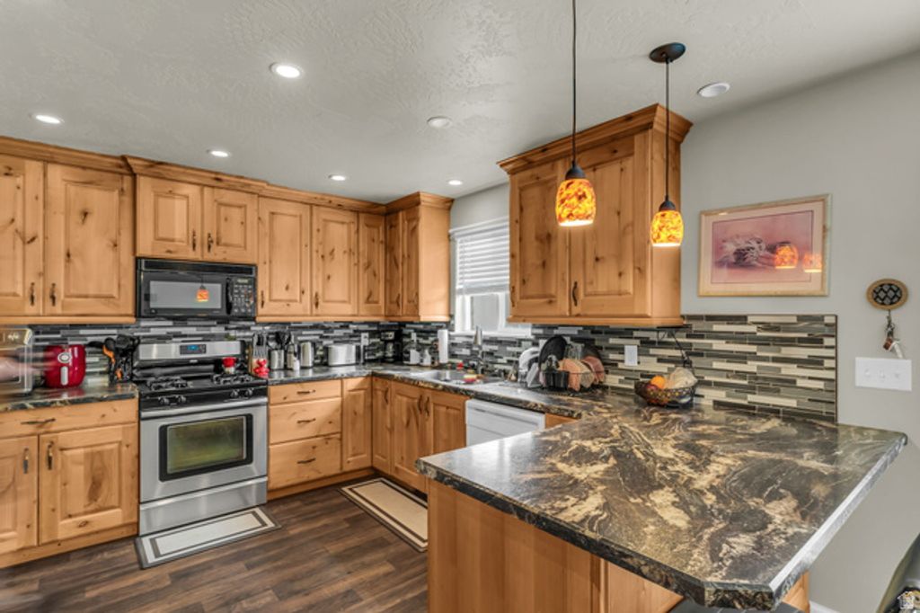 104 S SANTA RITA PL, West Jordan, UT 84088