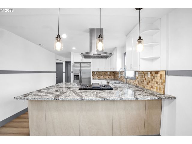 705 Sw DENNIS Ave, Hillsboro, OR 97123