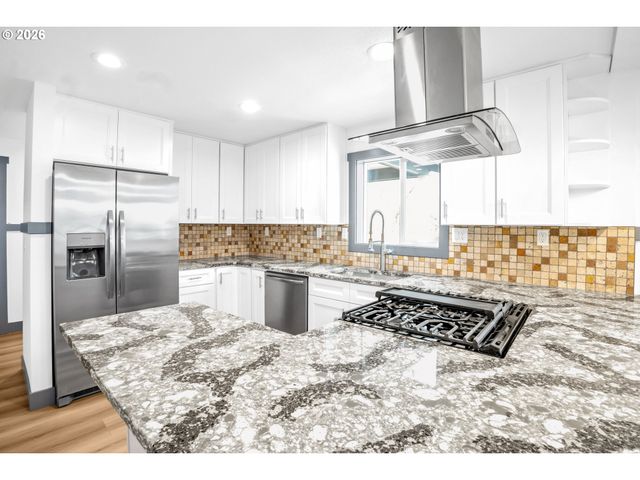 705 Sw DENNIS Ave, Hillsboro, OR 97123