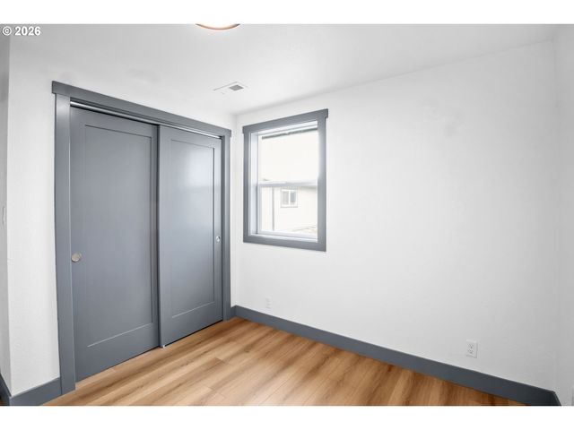 705 Sw DENNIS Ave, Hillsboro, OR 97123